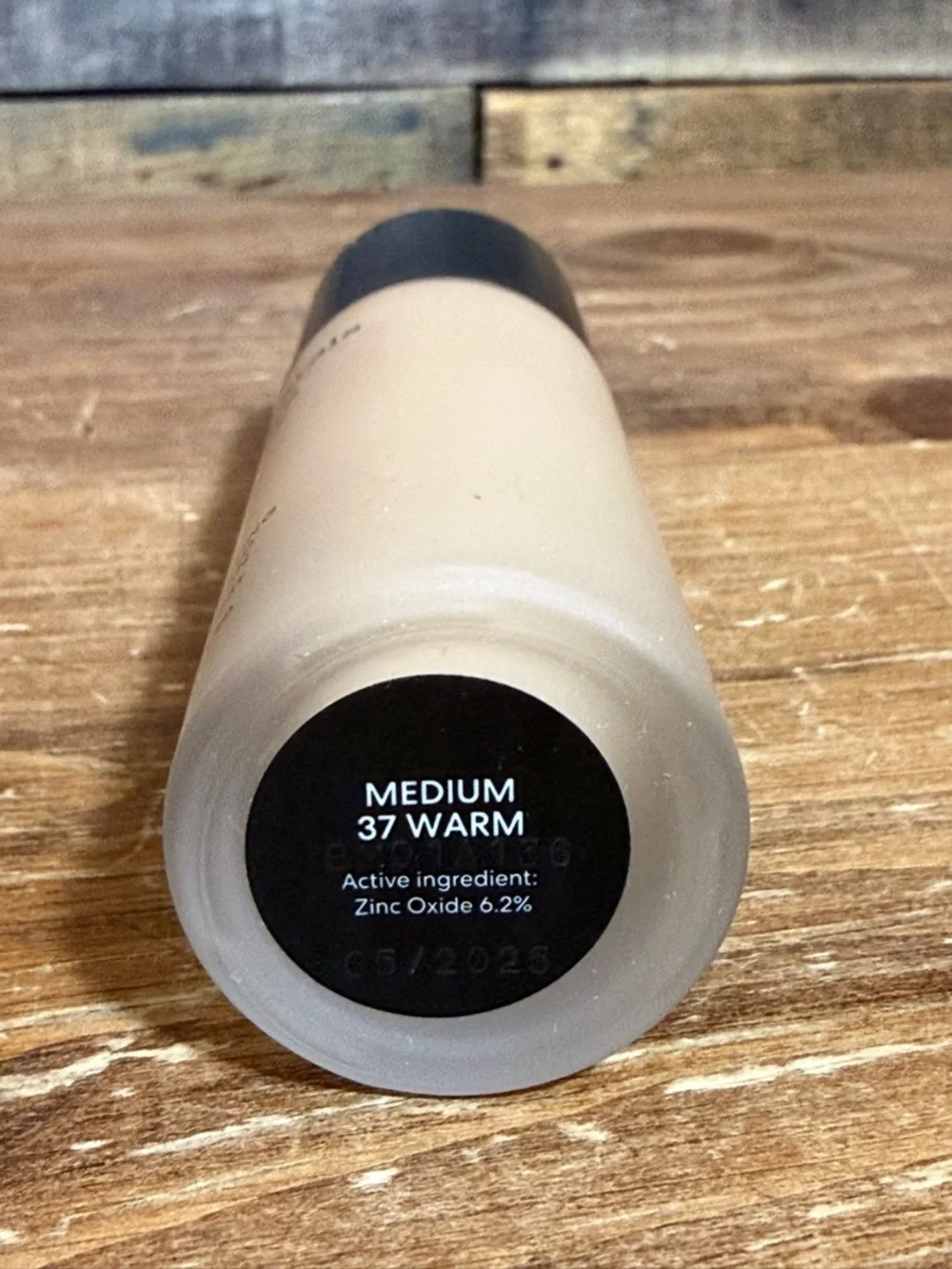 Bare Minerals BarePRO Performance Wear Liquid Foundation SPF 20. Medium 37 Warm.